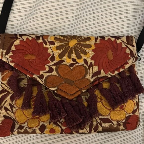 Floral Embroidered tapestry Crossbody Bag - Picture 2 of 7